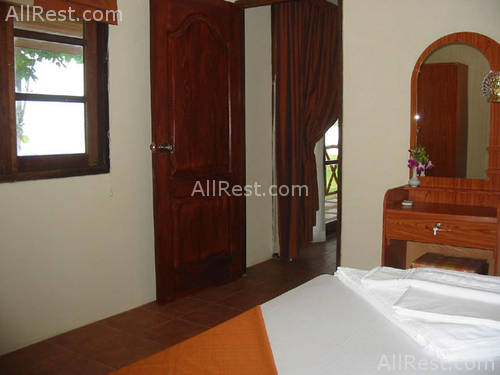 The Waterfront Hotel 4